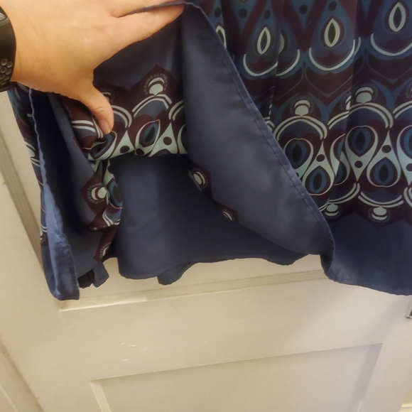 Lightweight lined skirt - Picture 2 of 5